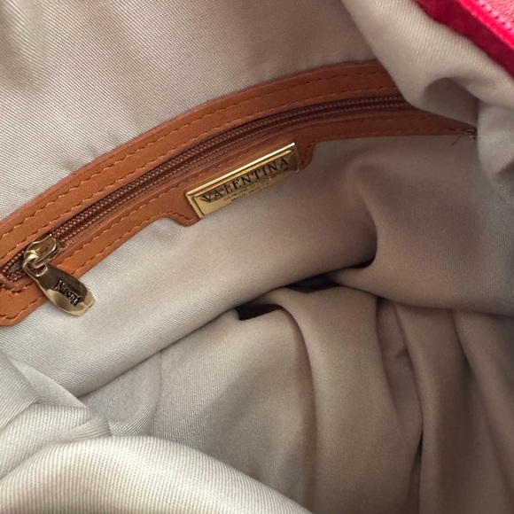 NEW VALENTINA Italy Red Tan Leather Lg Crossbody Bucket Shoulder Bag 2 top zips - Picture 13 of 14